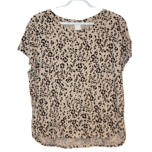 H&M Tops - 3/$20 🏷 H&M Leopard Tshirt Size M